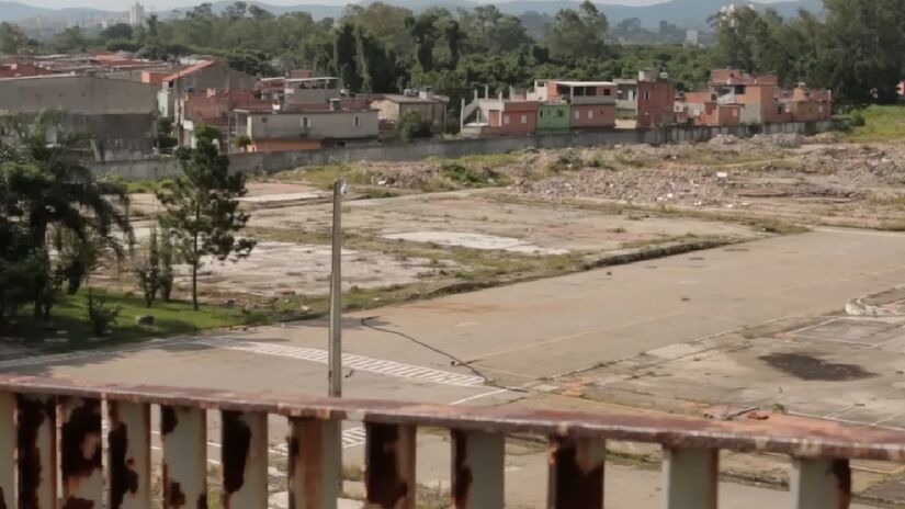 Jardim Keralux é um bairro localizado na Zona Leste de São Paulo, onde vivem cerca de 3600 famílias. O nome é uma referência à antiga fábrica Keralux S/A Revestimento Cerâmicos, que faliu nos anos 70.