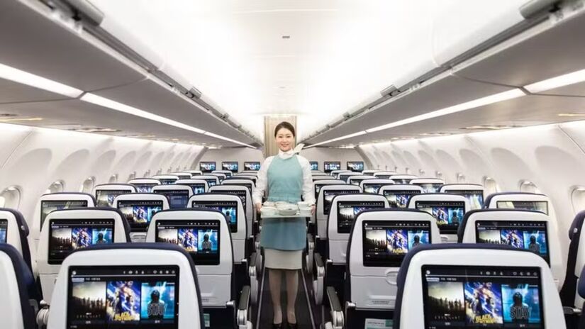 Os comissários devem seguir as regras das companhias para garantir a segurança dos passageiros (Foto: Divulgação/Korean Air)