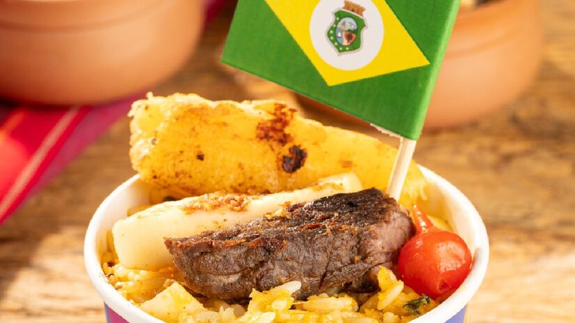 No Nordeste, prato ganhou uma releitura com novos ingredientes como feijão-fradinho, carne-seca e queijo coalho.