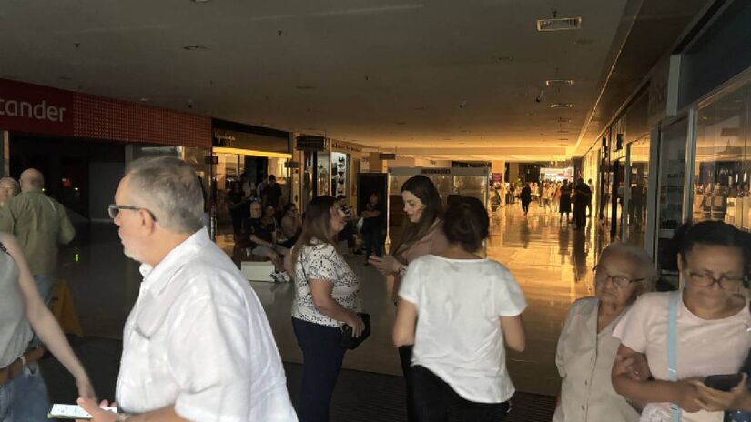 Forte ventania causa queda de energia em shopping da zona sul de São Paulo. Foto: Isabela Alves