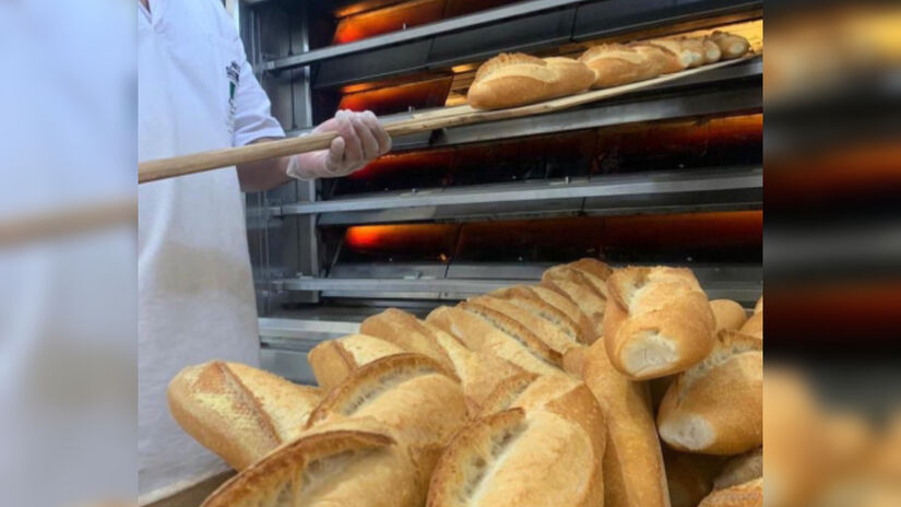 O método de produção dos pães nunca mudou, e até o forno é o mesmo de décadas atrás/Reprodução