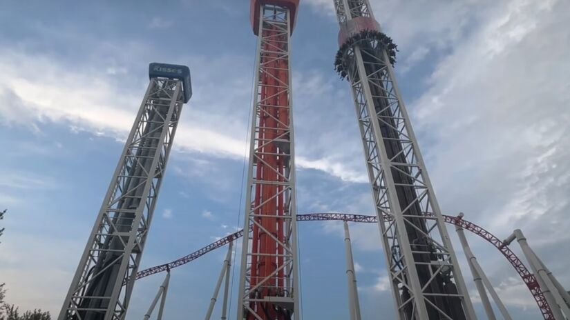 O Hershey Park, localizado na Pensilvânia, é o maior parque temático de chocolates do mundo, com mais de 70 atrações. Ele serve como inspiração direta para o Cacau Park no Brasil.