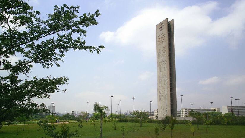 Praça do Relógio funciona como "marco zero" da Cidade Universitária. Imagem: Gaf.arq/Wikimedia Commons