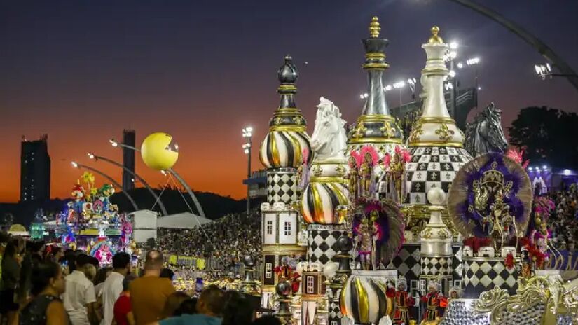 Momentos do desfile da Rosas de Ouro, campeã do Carnaval de 2025 em São Paulo - (Paulo Pinto/Agência Brasil)