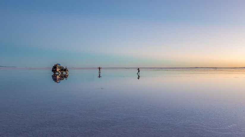 durante a temporada de chuva o Salar de Uyuni se torna um cenário digno de filme. Imagem: Diego Delso/Wikimedia Commons 