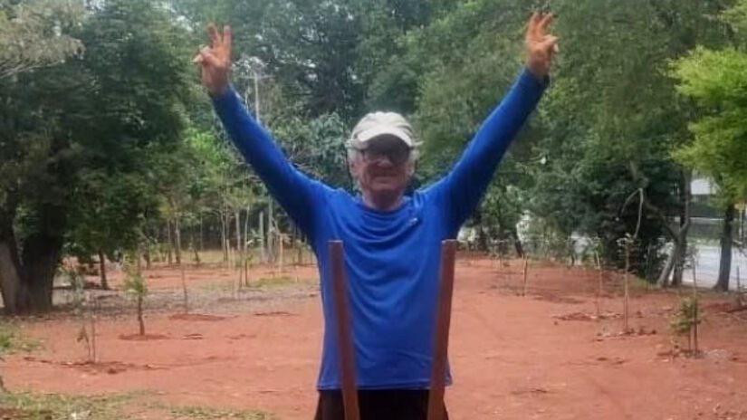 Aposentado também plantou mudas em Jacareí e no piscinão da Penha.  Foto: Reprodução/Instagram