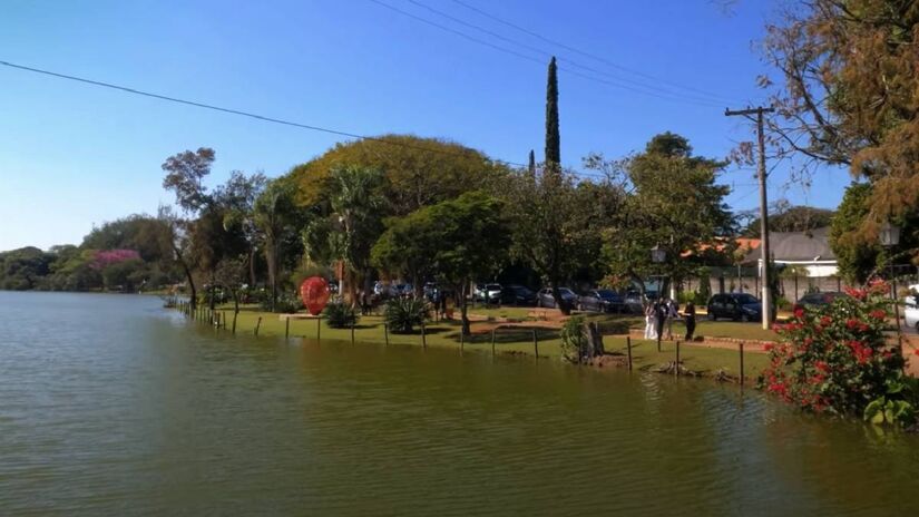 Holambra tem suas raízes na imigração holandesa. Durante a Segunda Guerra Mundial, um grupo de imigrantes chegou ao Brasil em busca de melhores condições de vida. 