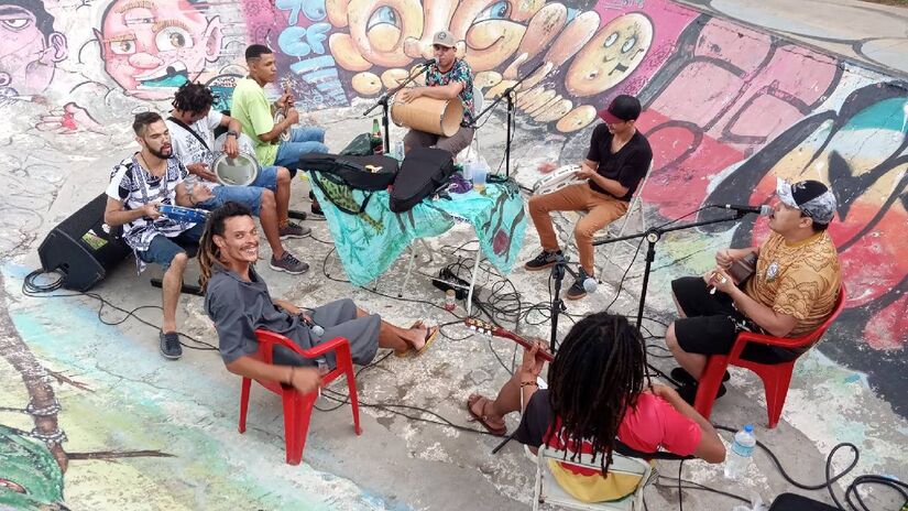 O Samba do Bowl faz as músicas em uma praça de skate da Brasilândia. Foto: Reprodução/Facebook