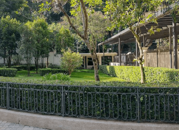 Está localizado no Jardim Morumbi, na zona sul da capital paulista.