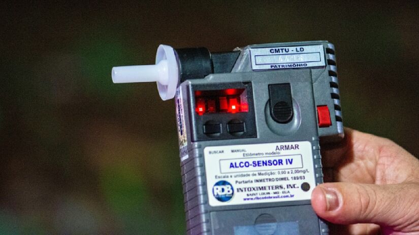 Bafômetro possui margem de erro de 0,04mg/L de ar. Imagem Andre Borges/Agência Brasil