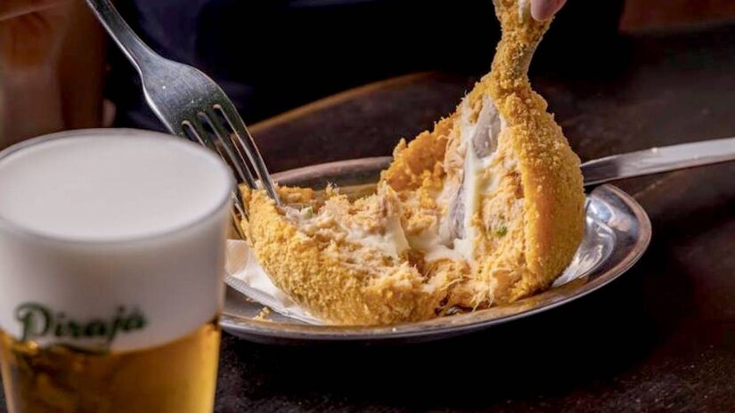 O Pirajá tem a famosa coxa cremosa (R$ 24 a unidade, somente aos finais de semana) e a porção da coxinha original (R$ 47, com seis unidades).

