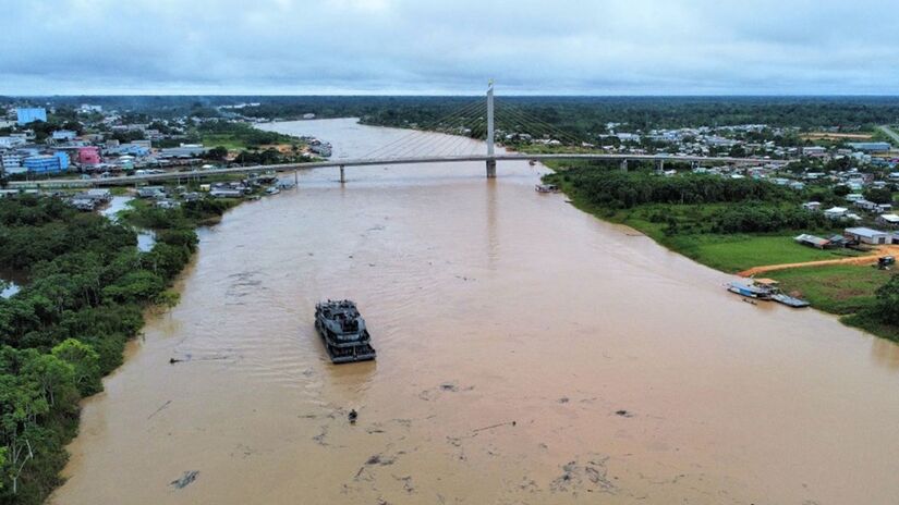 O caminho de barco pode levar até 14 dias entre a cidade e o centro urbano mais próximo (Foto: Reprodução/Marinha do Brasil)