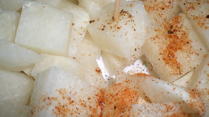 A jicama pode ser comida como a batata inglesa que consumimos no Brasil (Foto: Eliazar Parra Cardena/Wikimedia Commons)