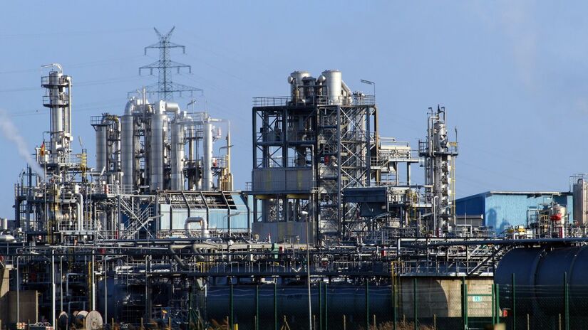 Trabalhadores da indústria química possuem direito de se aposentar mais cedo. Imagem: PxHere