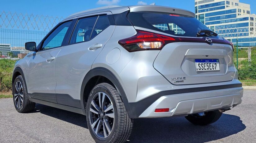 Rodas de aço com pneus 205/60 R16 da Active Plus dão lugar às de liga leve de com 205/55 R17 na Sense e na Advance Plus.

/Foto: Luiza Kreitlon/AutoMotrix