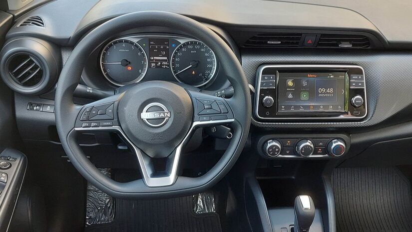 Todas as versões vêm de série com ar-condicionado e volante de três raios com regulagem de altura e profundidade.

/Foto: Luiza Kreitlon/AutoMotrix