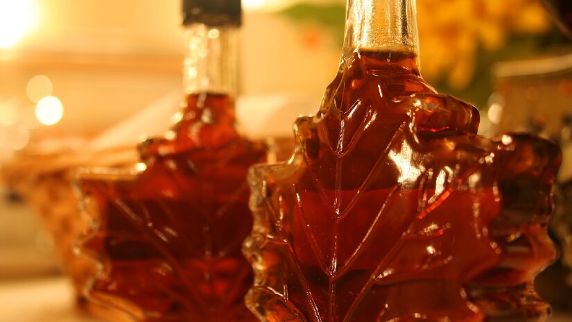 Doença rara faz com que a cera de ouvido fique com cheiro de maple syrup, iguaria canadense. Imagem: Ian Mackenzie/Flickr

