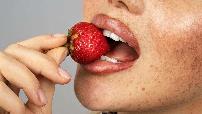 E para quem busca controlar o peso, o morango é um ótimo aliado: sua composição rica em água e fibras aumenta a sensação de saciedade. Foto: Pexels