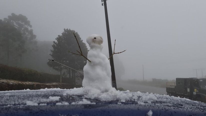 Moradores de Santa Catarina fizeram boneco de neve/Mycchel Legnaghi/São Joaquim Online