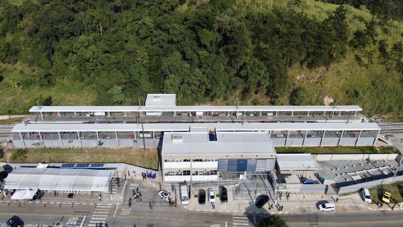 Estrutura inclui um prédio que dá acesso a duas plataformas de embarque e desembarque, cada uma com 120 metros de extensão e 3,5 metros de largura.
Foto: Divulgação/Governo de SP