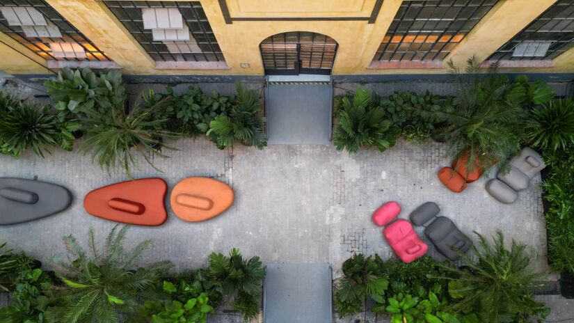 Entre dois prédios históricos do Parque Água Branca, em São Paulo, onde as estruturas carregam memórias e o tempo desenha suas marcas, nasce um espaço que busca trazer mais valor ao simples ato de viver o presente.