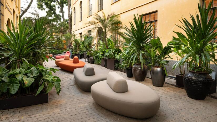 É o 'Jardim da Alameda', projeto de paisagismo assinado por Catê Poli e João Jadão para a CASACOR São Paulo 2025, que abre as portas nessa terça-feira (27/5). 