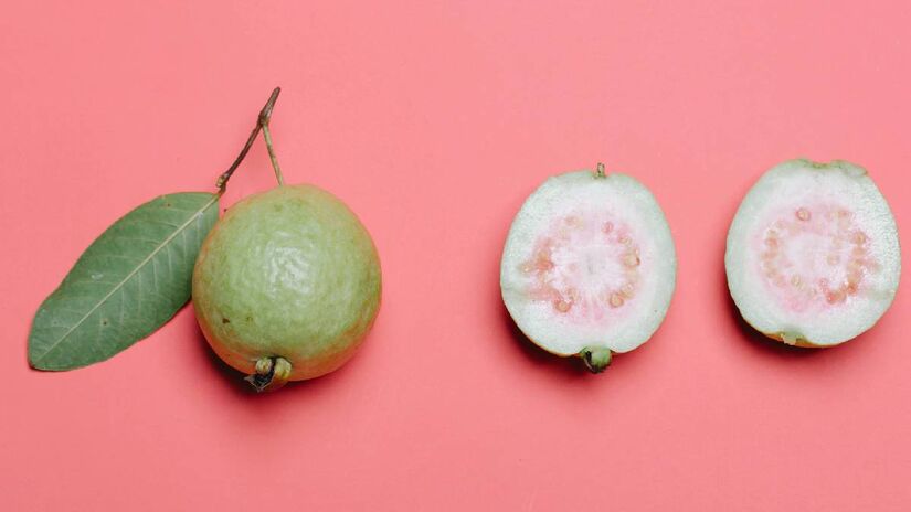 Na culinária, essa fruta pode ser transformada em sucos, goiabada, sorvetes e até catchup | Any Lane | Pexels