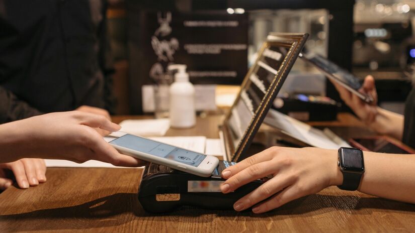 Principal funcionalidade do NFC é realizar pagamentos com celular. Imagem: Pavel Danilyuk/Pexels