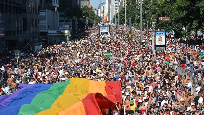 Parada LGBT de São Paulo reuniu 3 milhões de pessoas em 2024. Imagem: Ben Tavener/Wikimedia Commons