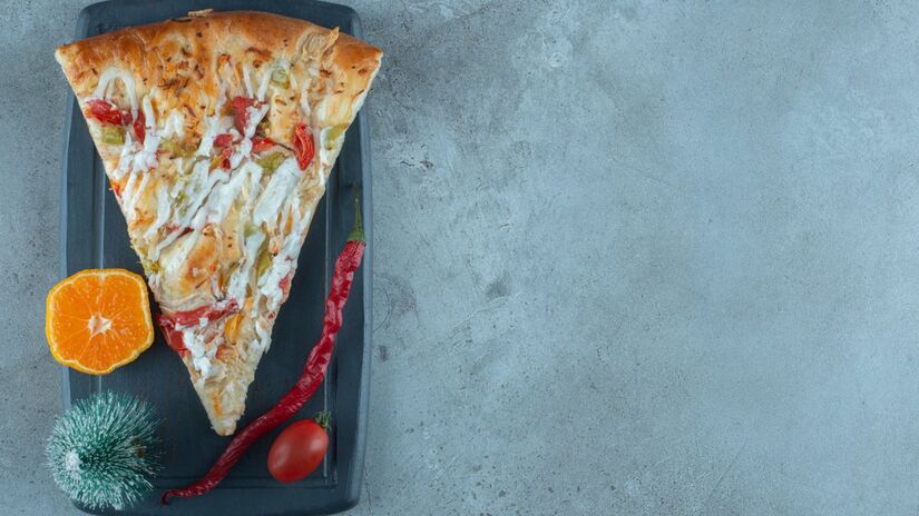 As pizzas amanhecidas não precisam perder no sabor para as frescas. Conheça melhores jeitos para requentar!