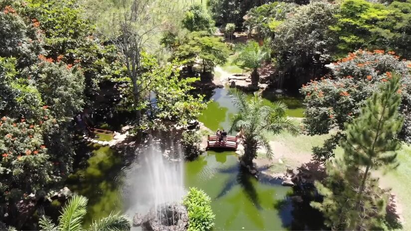 Caldas Novas tem pontos turísticos lindos, como parques e cachoeiras (Fotos: Reprodução/Youtube)
