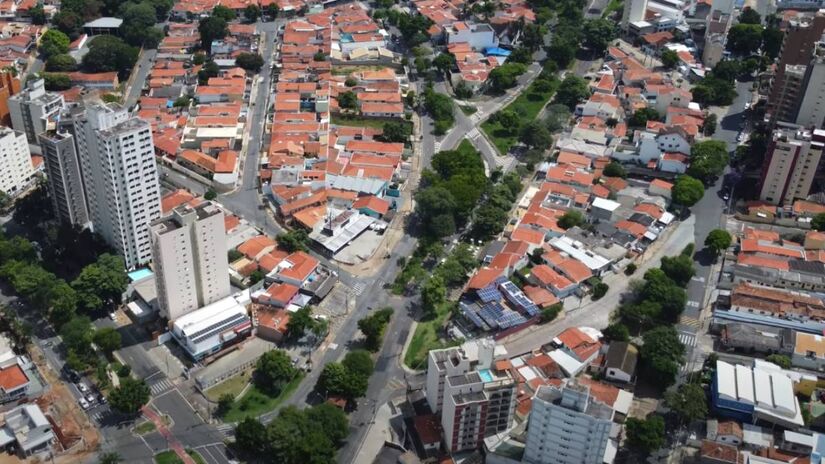A cidade abriga o terceiro maior shopping do Brasil e um forte setor comercial. Sua economia diversificada atrai investimentos e gera empregos.  