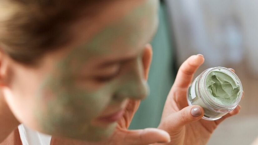 Material pode ajudar até mesmo para a skin care tão tradicional para alguns. A casca é rica em antioxidantes e pode ser usada diretamente na pele para hidratar, reduzir manchas e combater acne - (Freepik)