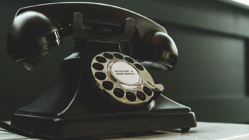 Telefonia tradicional já não possui espaço significativo de mercado e serviço é desativado em alguns países da Europa. Imagem: PxHere