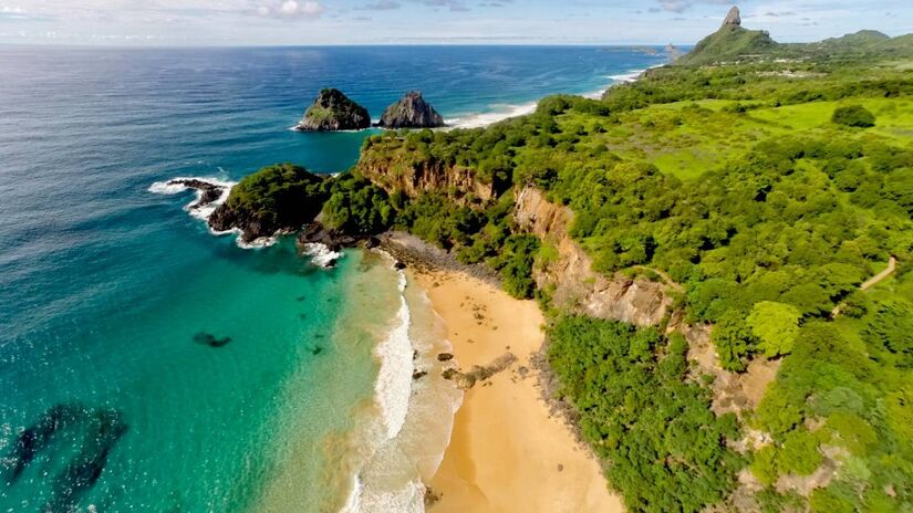 Praia só é acessada por barco ou uma escada.
Foto: Divulgação/ICMBio