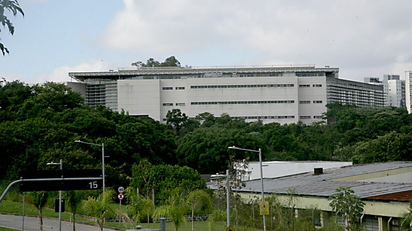 O prédio que deve abrigar o Museu de Arqueologia e Etnologia (MAE) é ainda maior que o Centro de Convenções (Foto: Thiago Neme/Gazeta de S. Paulo)