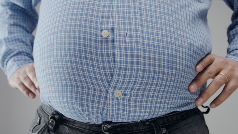 O acúmulo de gordura abdominal pode causar sérios problemas à saúde, como diabetes, hipertensão e infartos