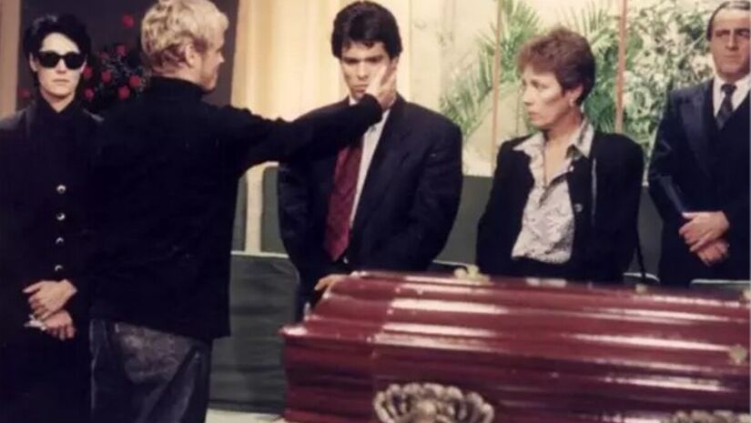 No capítulo desta terça-feira (17/6) de 'A Viagem' um dos momentos mais impactantes da trama, e que causa uma virada importante na história, foi ao ar: a morte do vilão Alexandre.