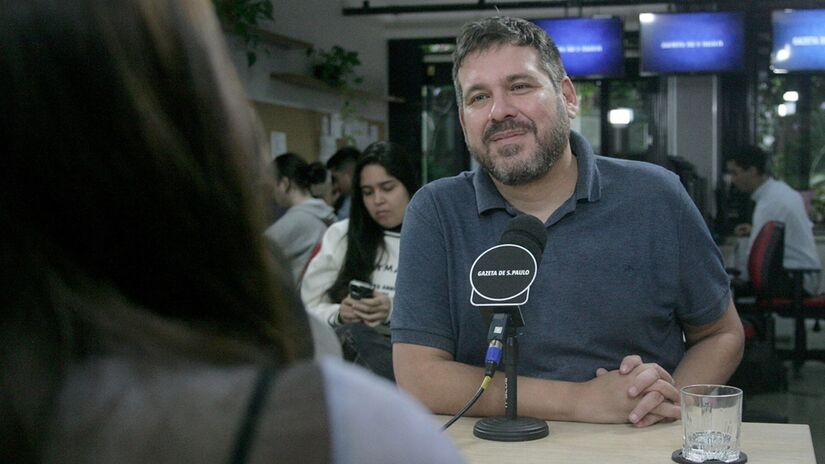 Ana Laura Lopes durante participação no podcast Direto da Gazeta/Thiago Neme/Gazeta de S. Paulo