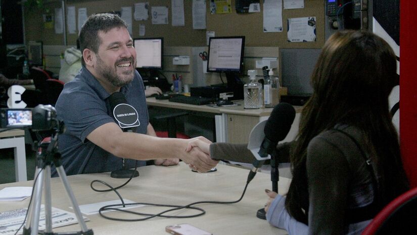 Ana Laura Lopes durante participação no podcast Direto da Gazeta/Thiago Neme/Gazeta de S. Paulo