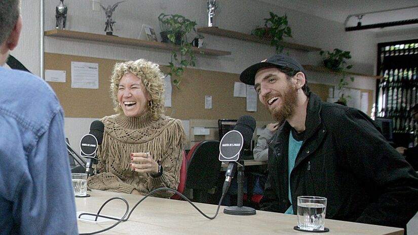Filipe Grimaldi e Carolina Herszenhut durante participação ao podcast Direto da Gazeta/Thiago Neme/Gazeta de S. Paulo