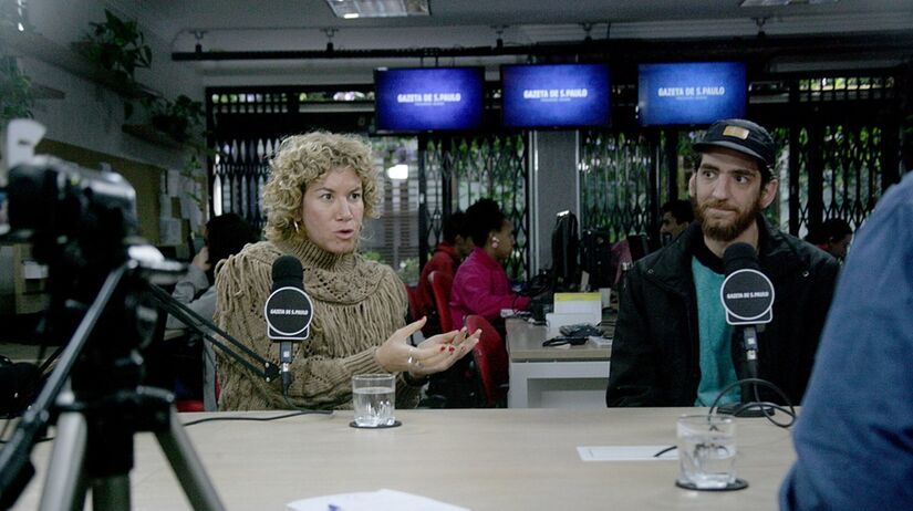 Filipe Grimaldi e Carolina Herszenhut durante participação ao podcast Direto da Gazeta/Thiago Neme/Gazeta de S. Paulo