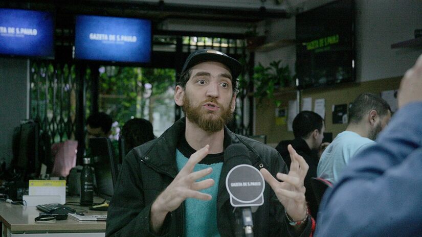 Filipe Grimaldi e Carolina Herszenhut durante participação ao podcast Direto da Gazeta/Thiago Neme/Gazeta de S. Paulo