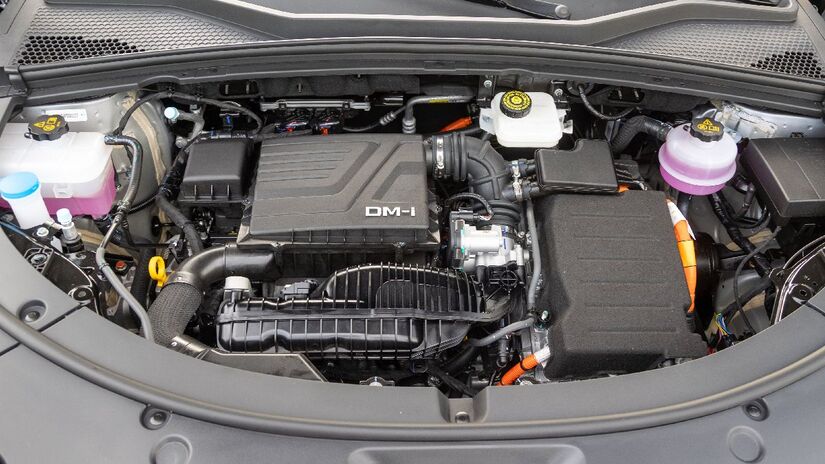 Motor 1,5 litro turbo a gasolina combinado com um elétrico, na configuração básica, ou com dois elétricos, um em cada eixo, na Premium.
Foto: Divulgação
