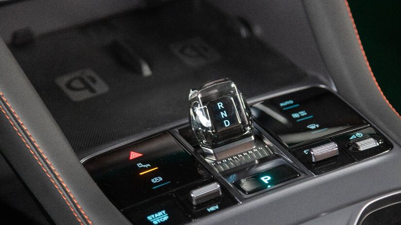 Entre os bancos frontais, o novo console central, que a marca denomina "Heart of Ocean", é elegante.
Foto: Divulgação