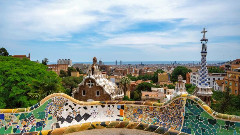Barcelona, Espanha
As obras de Gaudí, como a Sagrada Família, dão identidade à cidade. Entre a arquitetura modernista e as praias mediterrâneas, Barcelona cativa.
Foto: Reprodução/Freepik