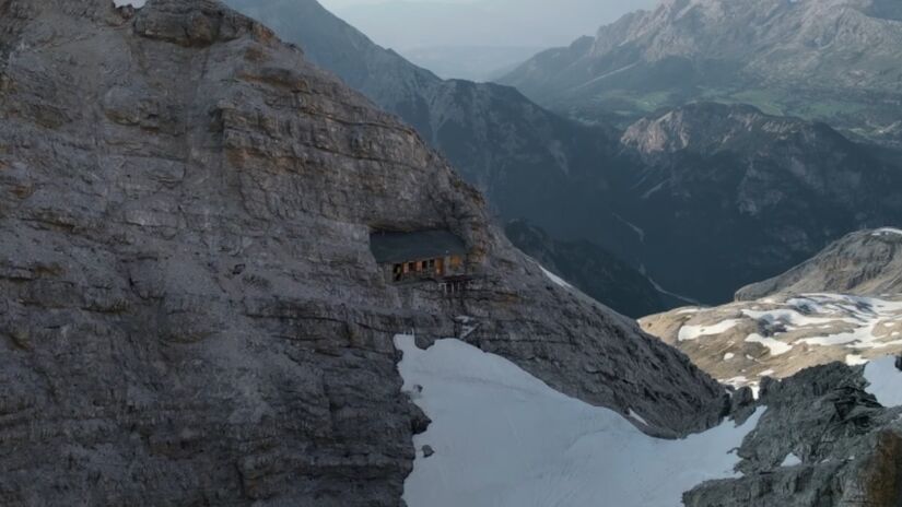 A Buffa di Perrero fica nos Alpes italianos, na montanha de Monte Cristallo