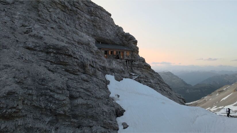 Somente alpinistas experientes conseguem chegar até a casa