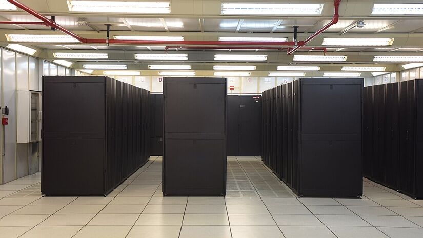 Supercomputadores processam matematicamente a resposta das IAs. Imagem: MarcoHerrera/Wikimedia Commons
