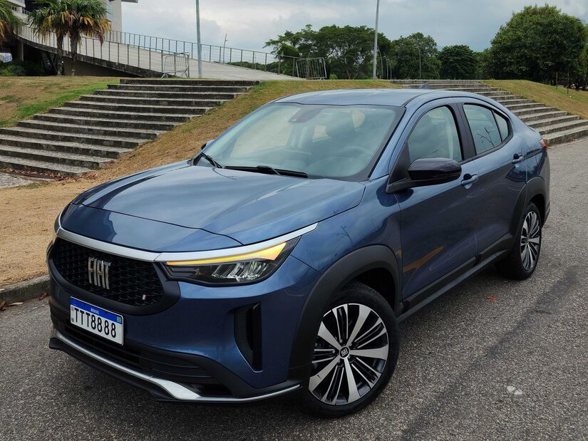 Mesmo sendo um pouco elevado, com 19,2 centímetros de altura livre, o sistema suspensivo do Fastback Audace Hybrid controla eficientemente os movimentos da carroceria. Foto: Luiza Kreitlon/AutoMotrix